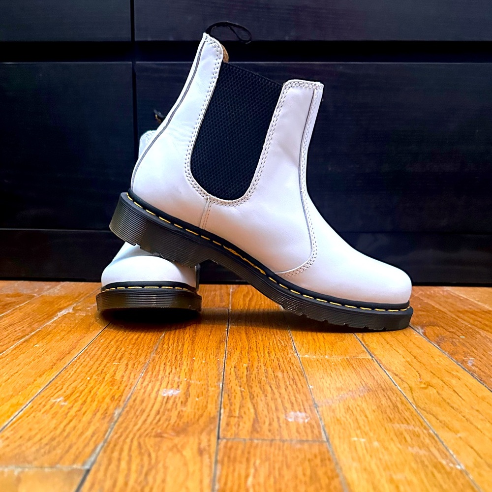 Brand new never worn Dr. Martens 2976 white Chelsea boots size 10